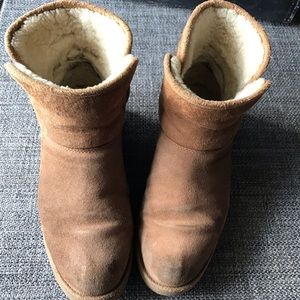 Used UGG Kristin boot in chestnut.